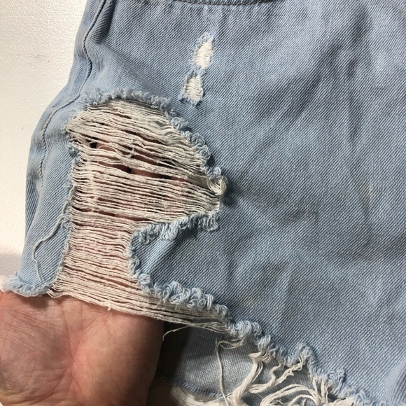 Forever 21 Distressed high waisted Shorts Size 31 - Picture 3 of 8